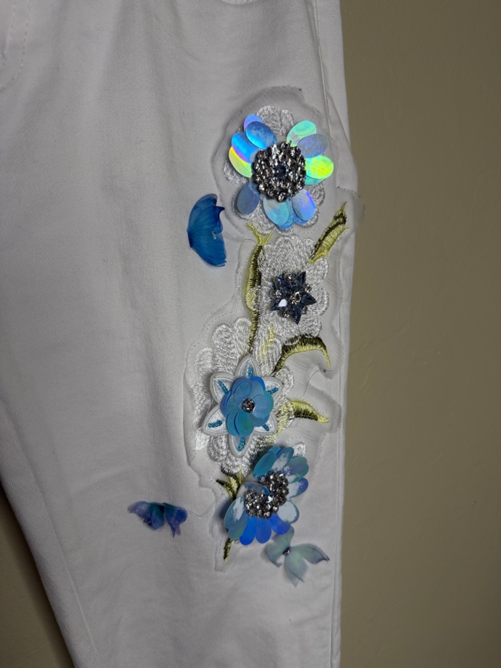 Boston Proper White Embroidered Floral Jeans with Blue Appliqué - Picture 3 of 8